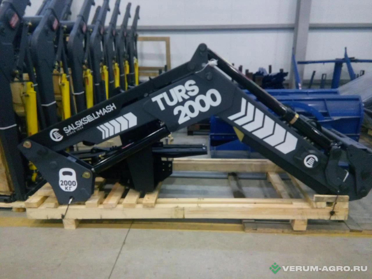 Навесные погрузчики - САЛЬСКСЕЛЬМАШ TURS-2000, погрузчик к тракторам МТЗ-1221 