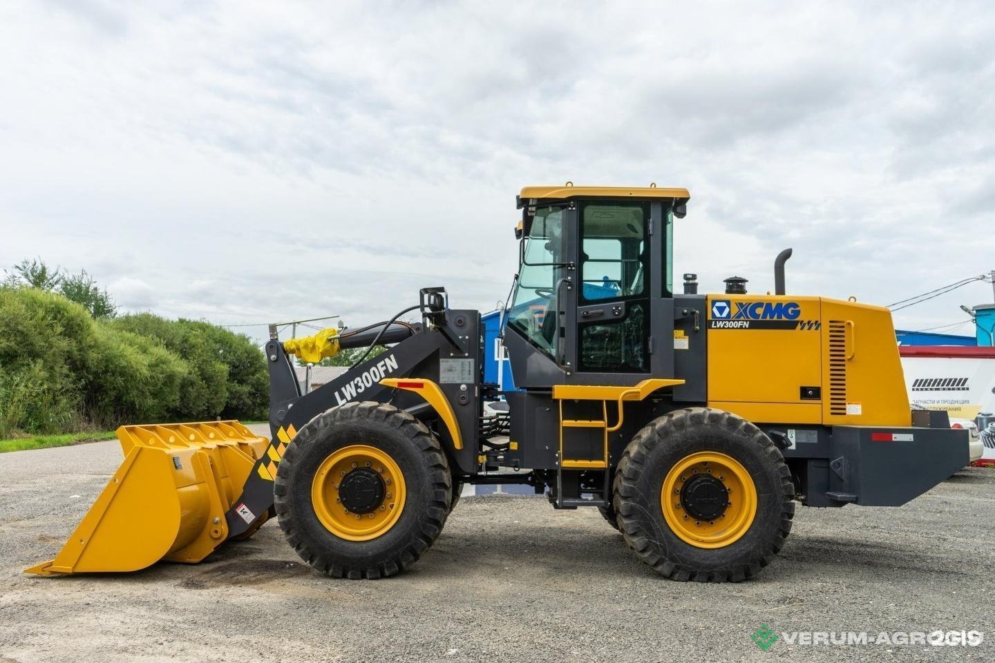 Фронтальные погрузчики - XCMG LW330FN(RU) 