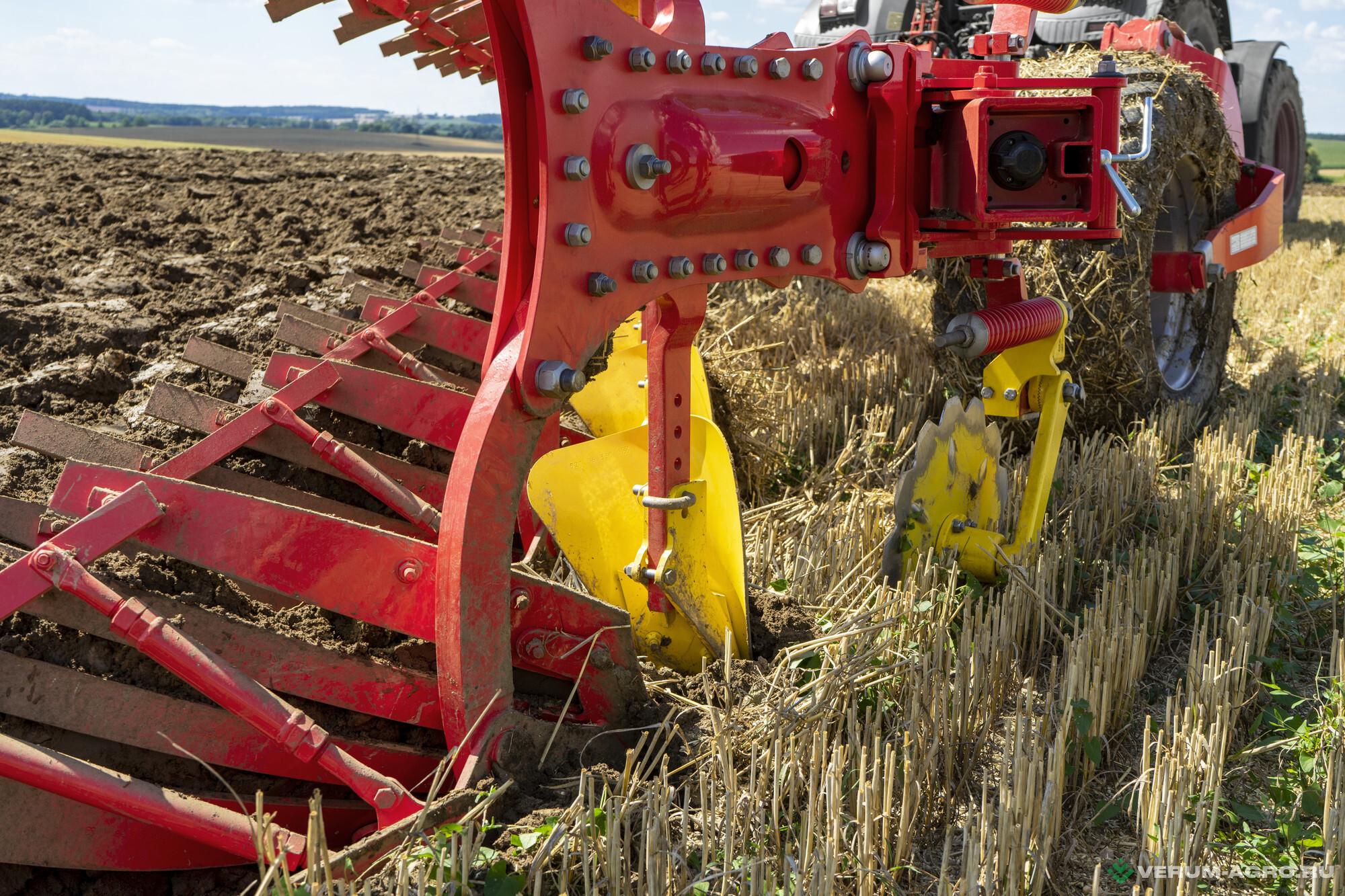 Плуги и глубокорыхлители - POTTINGER SERVO T 6000 - 9 корпусов  Оснащение ON LAND с передним копирующим колесом