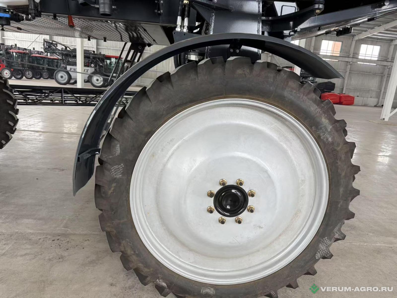 Опрыскиватели самоходные - DRAGON COMFORT 3WPYZ-3000-240 4000 л, штанга 36 м с Agroglobal AGN АТ7