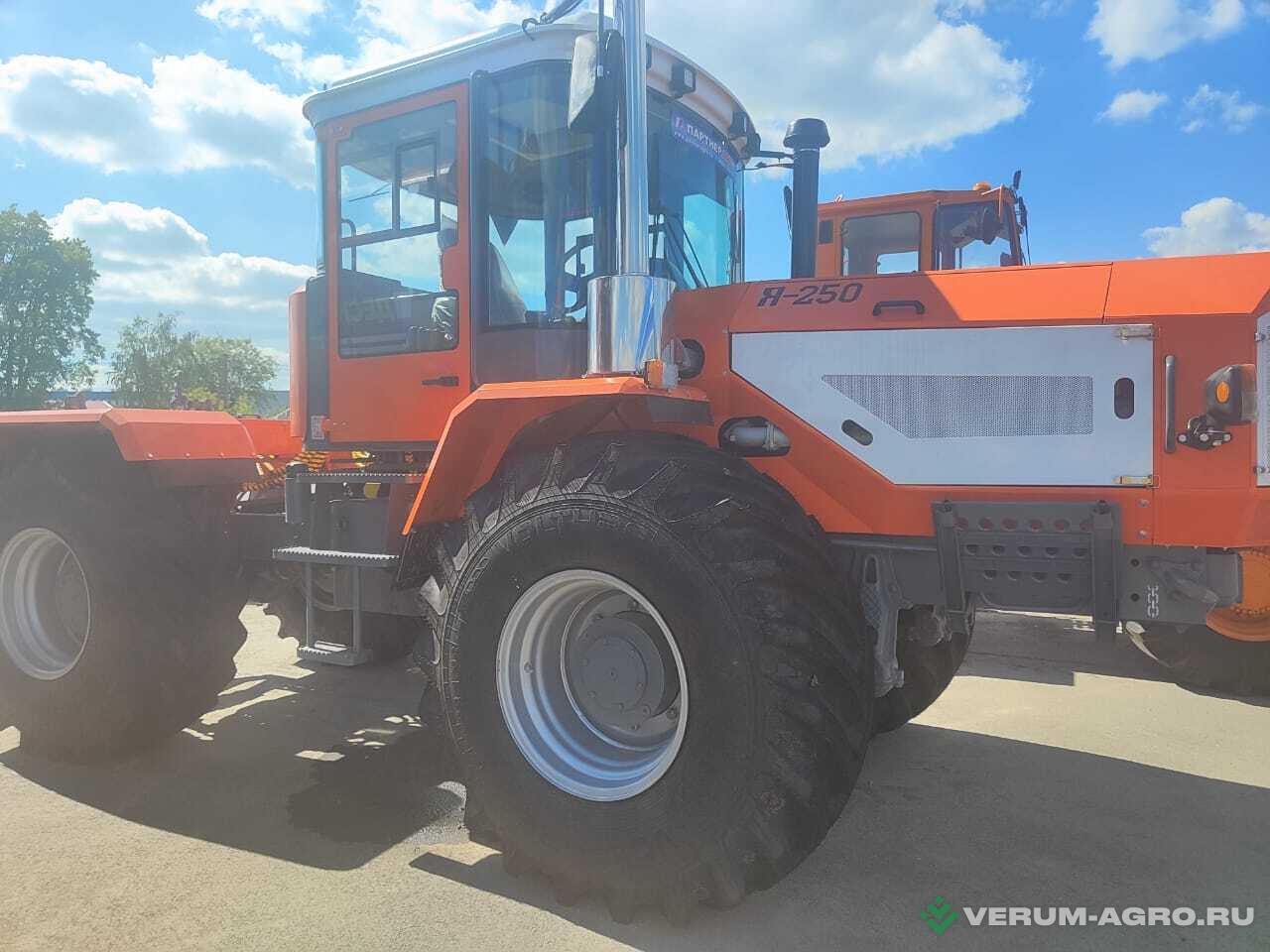 Колесные тракторы - ЯРОСЛАВЕЦ Я-250 