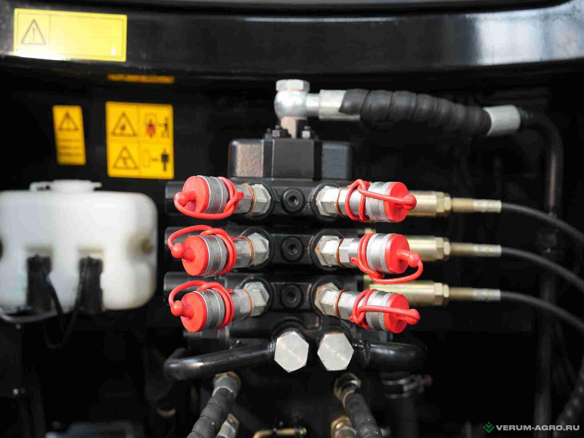 Колесные тракторы - UMG Трактор T1404 