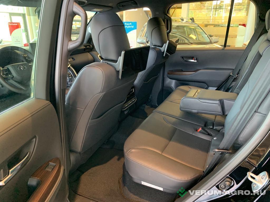 Легковой автотранспорт - TOYOTA Land Сruiser 300 VX