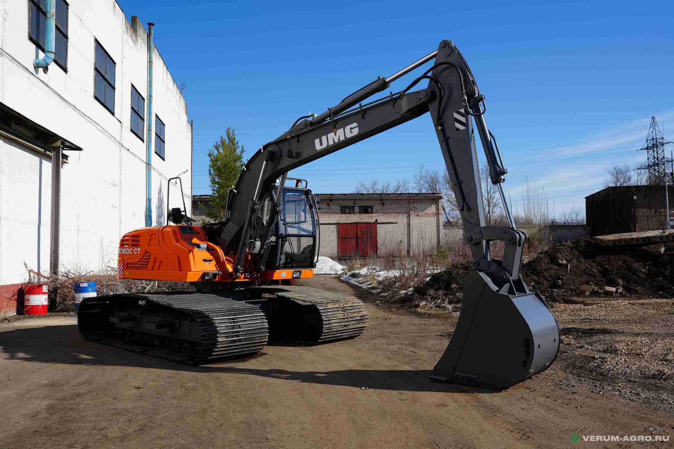 Экскаваторы - UMG Гусеничный экскаватор E160C CT
 