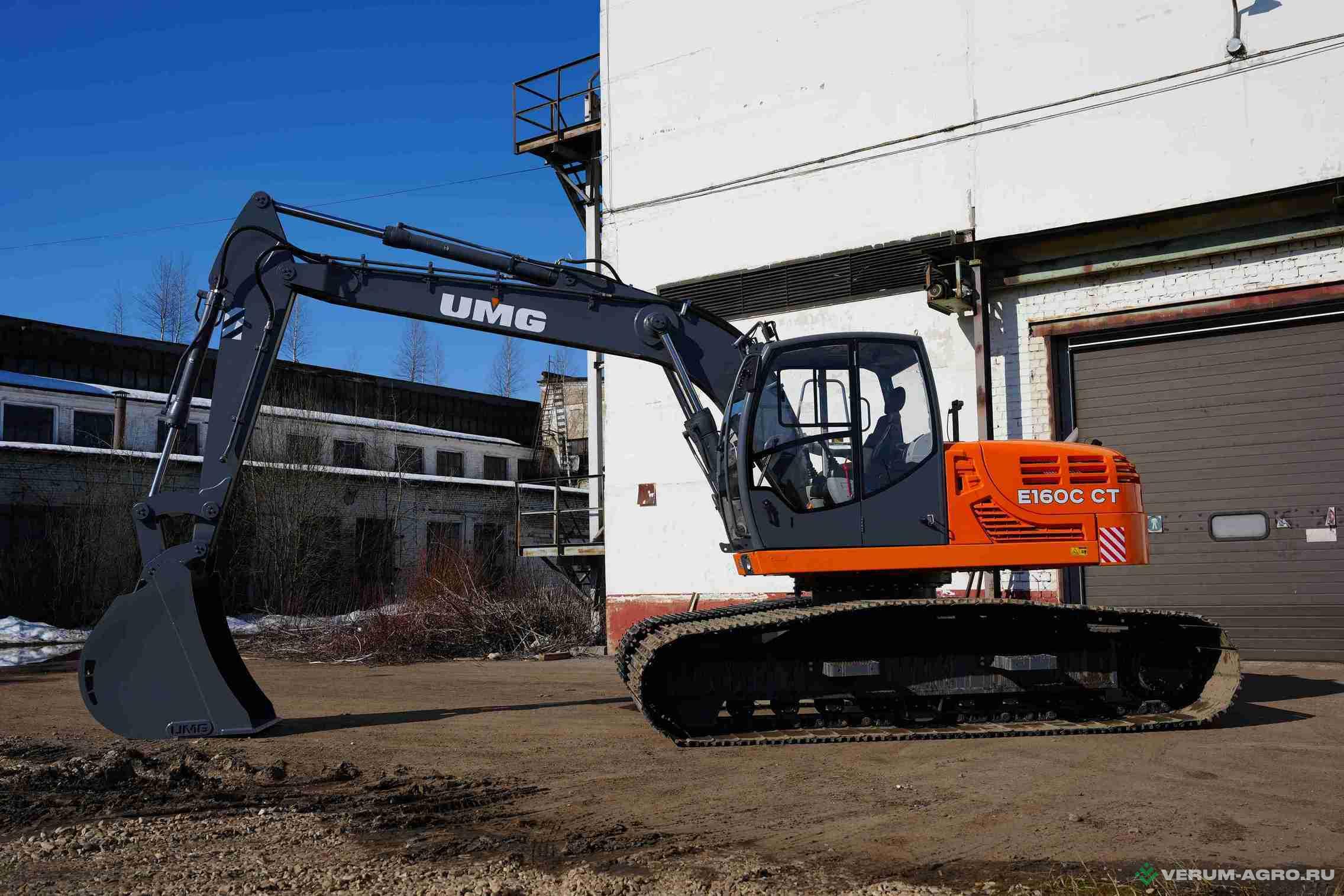 Экскаваторы - UMG Гусеничный экскаватор E160C CT
 