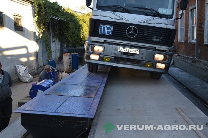 Транспортировка зерна - АГРОМАШРЕГИОН Боковой одноколейный разгрузчик автомобилей 
БОРА  длина платформы —20 м; 
грузоподъемность — 80 т; 