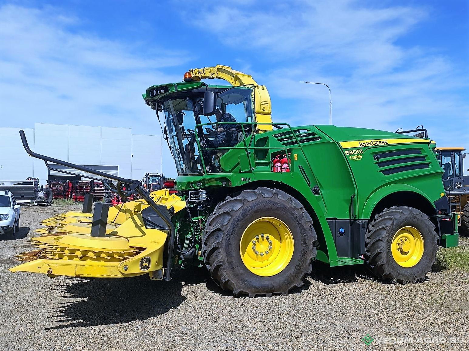 Кормоуборочные комбайны - JOHN DEERE 8300 + Kemper 460 Plus+ подборщик PICKUP 639 