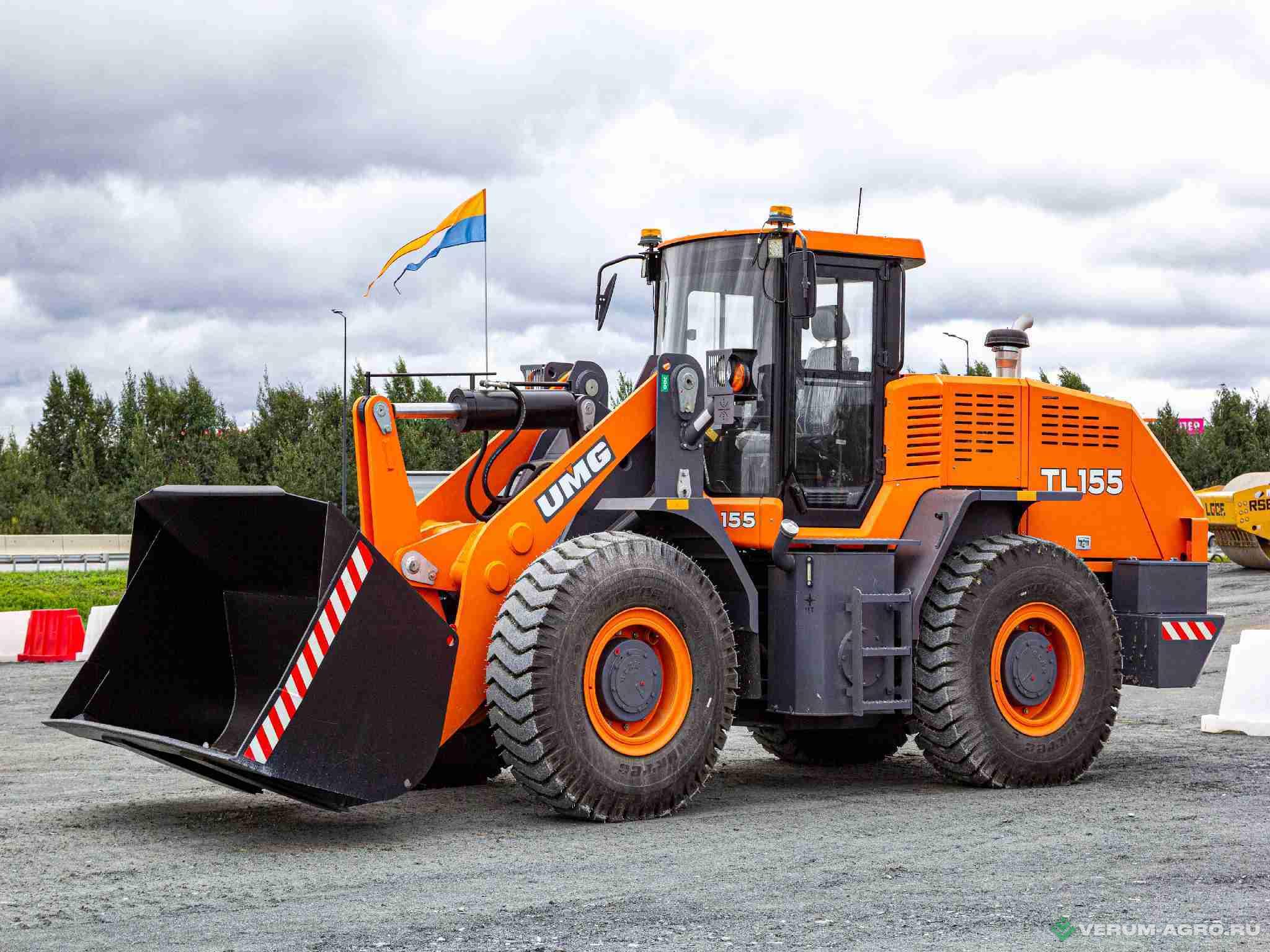Фронтальные погрузчики - UMG Фронтальный погрузчик (колесный) TL155 