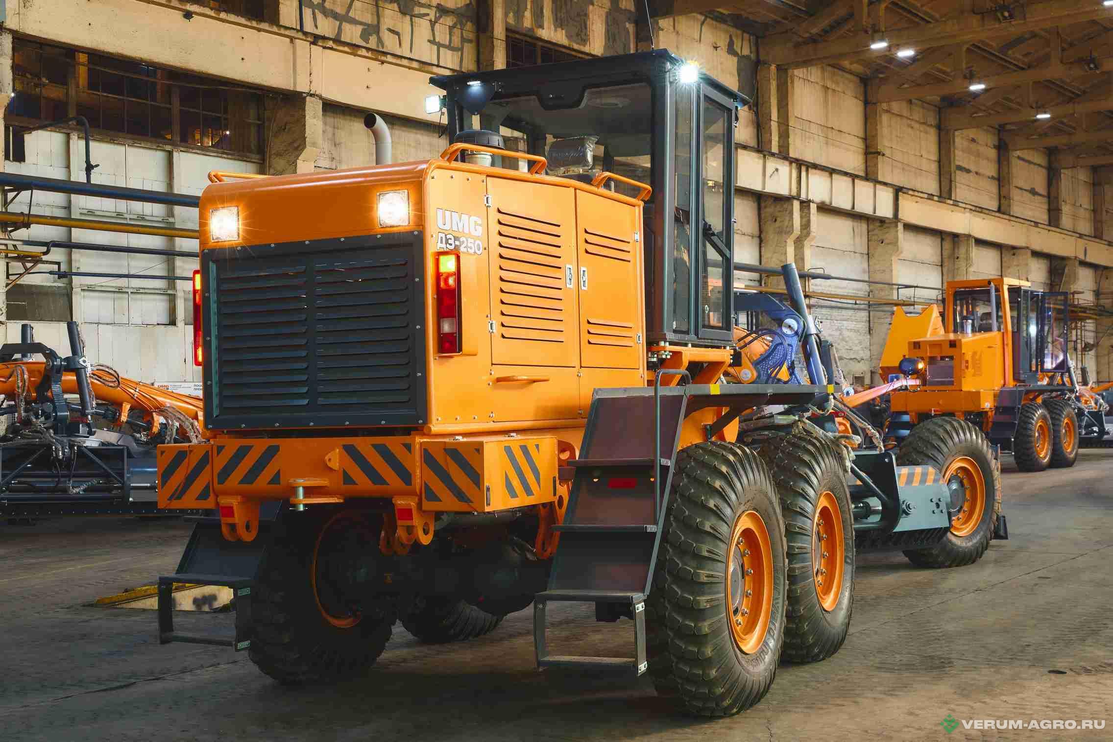 Грейдеры - UMG Автогрейдер ДЗ-250 