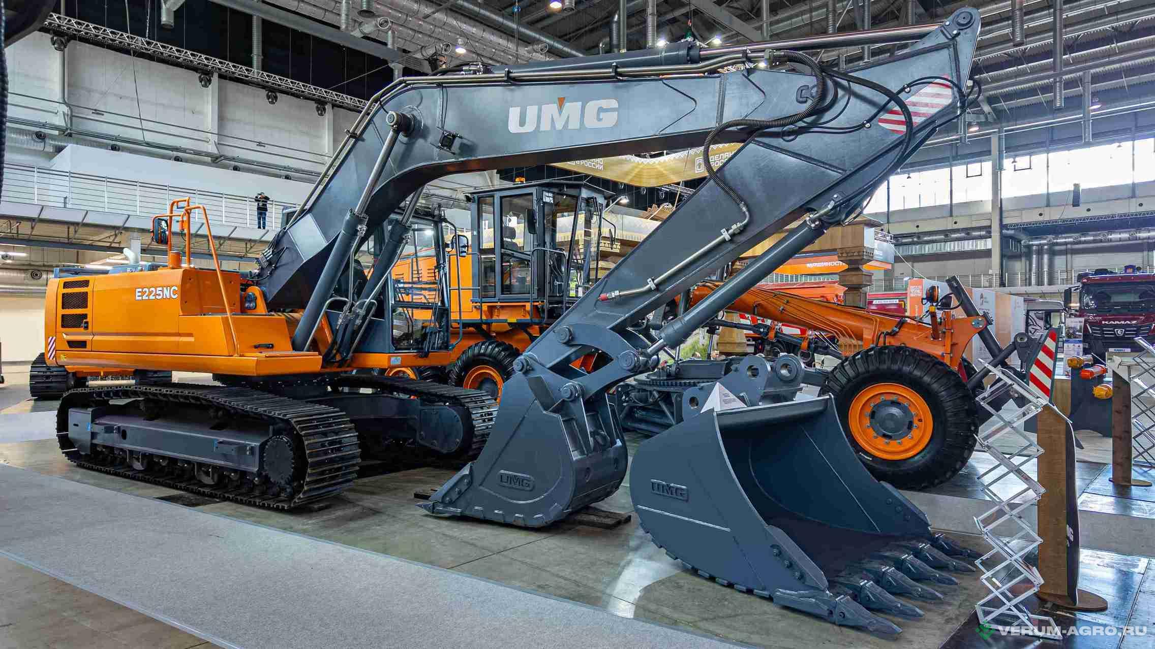 Экскаваторы - UMG Гусеничный экскаватор E225NC
 