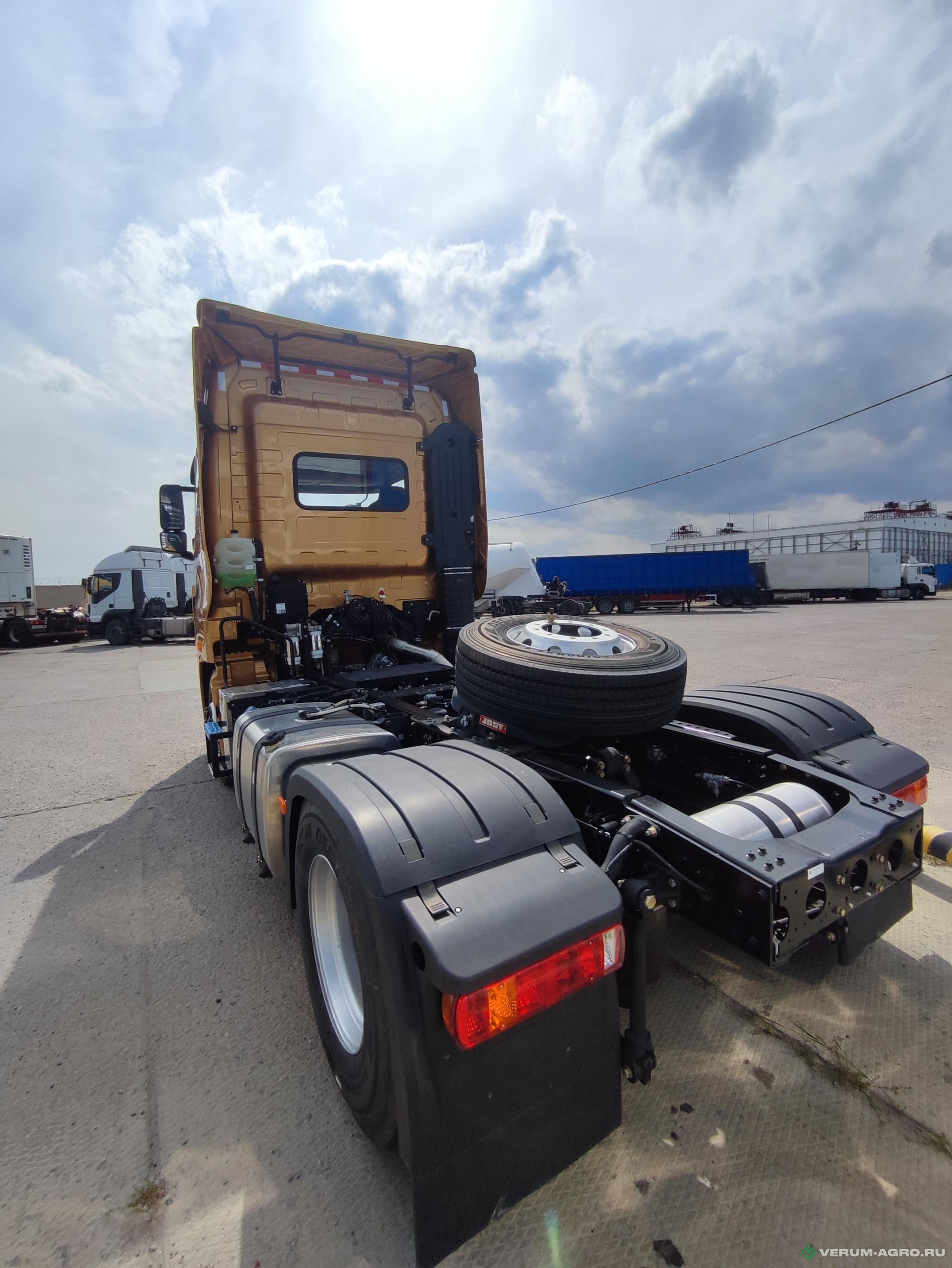 Грузовой автотранспорт - CAMC  H9 седельный тягач 4х2