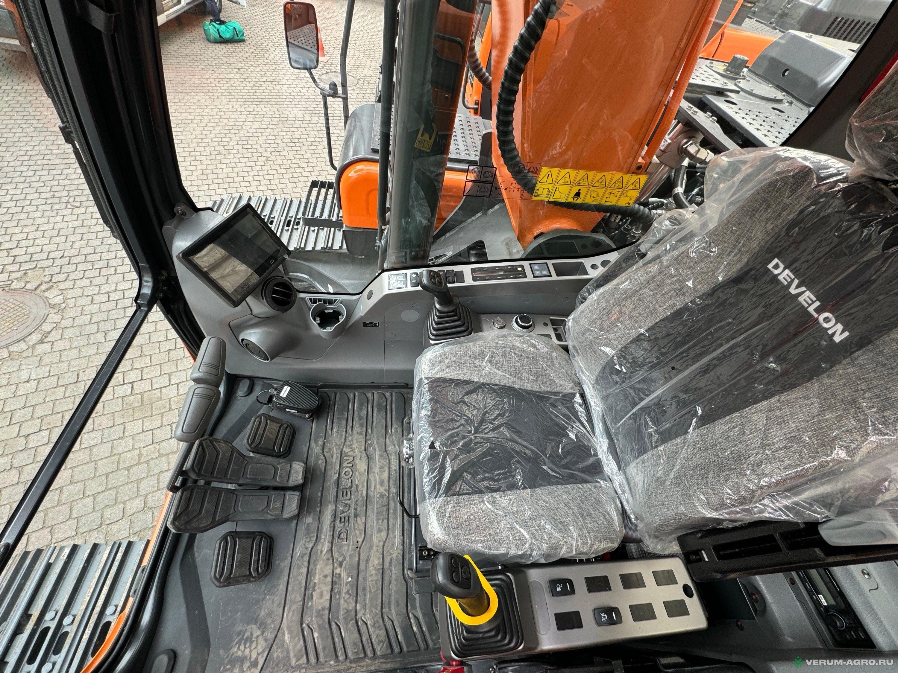 Экскаваторы - DEVELON DX220LC-7M Гусеничный