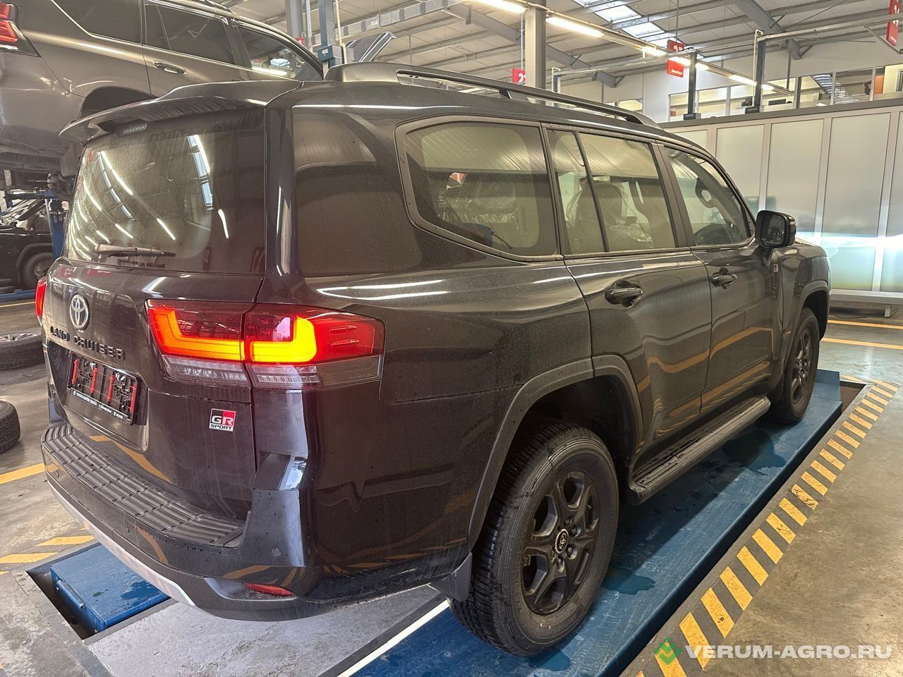 Легковой автотранспорт - TOYOTA Land Cruiser 300 GR Sport 5 seater