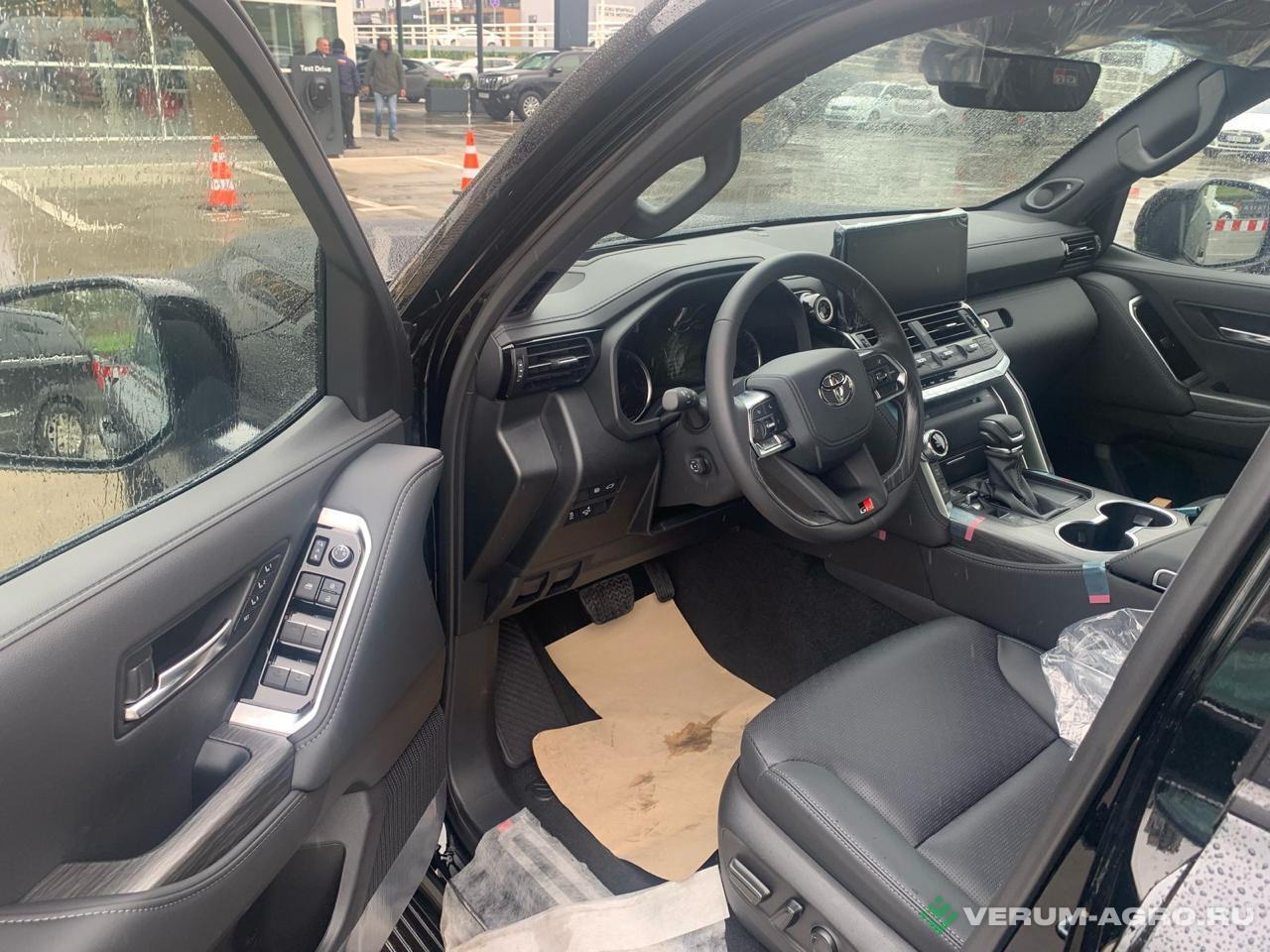 Легковой автотранспорт - TOYOTA Land Cruiser 300 GR Sport 5 seater