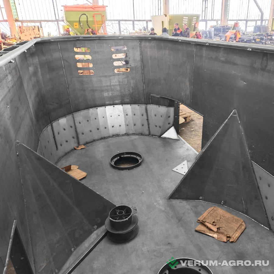 Кормораздатчики-смесители - БЕЛАГРОМАШ Кормораздатчик-смеситель СРКВ-13 с вертикальным шнеком