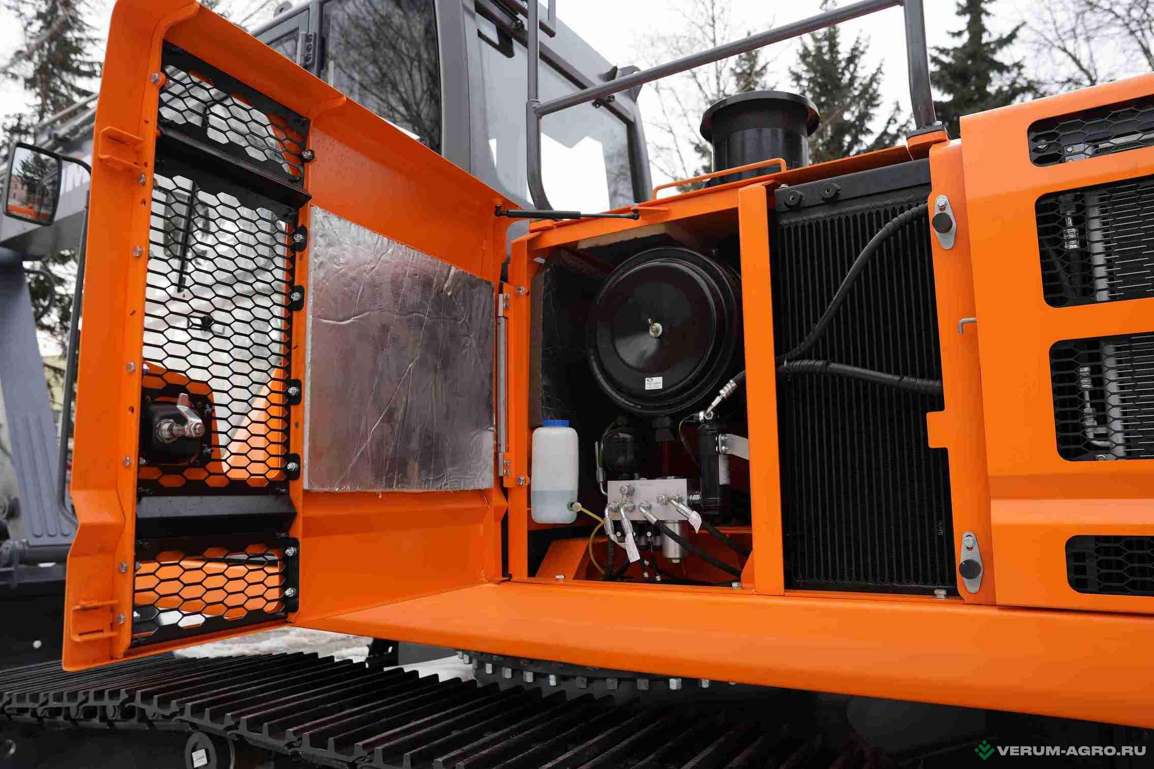 Экскаваторы - UMG Гусеничный экскаватор E330C 