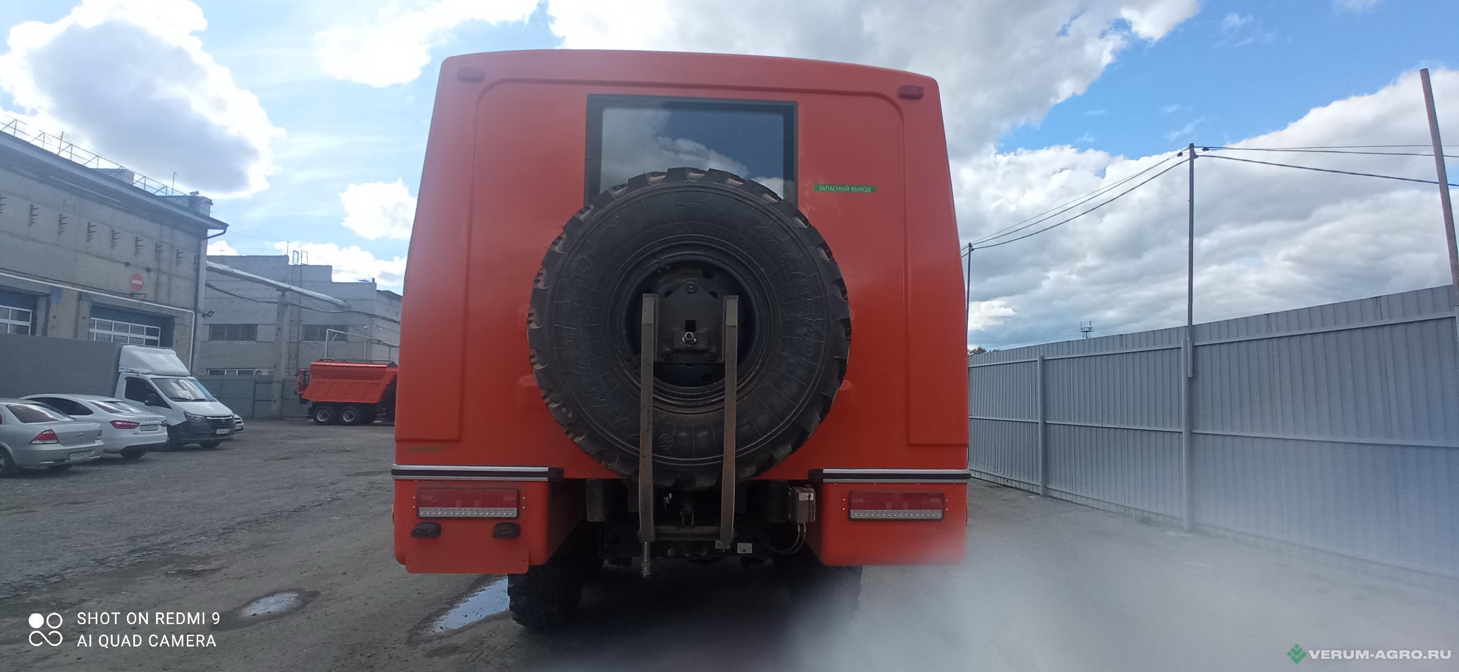 Специальные автомобили - КАМАЗ 5350, вездеход 6х6, вахтовый автобус 28+2, шины 425/85/R21
