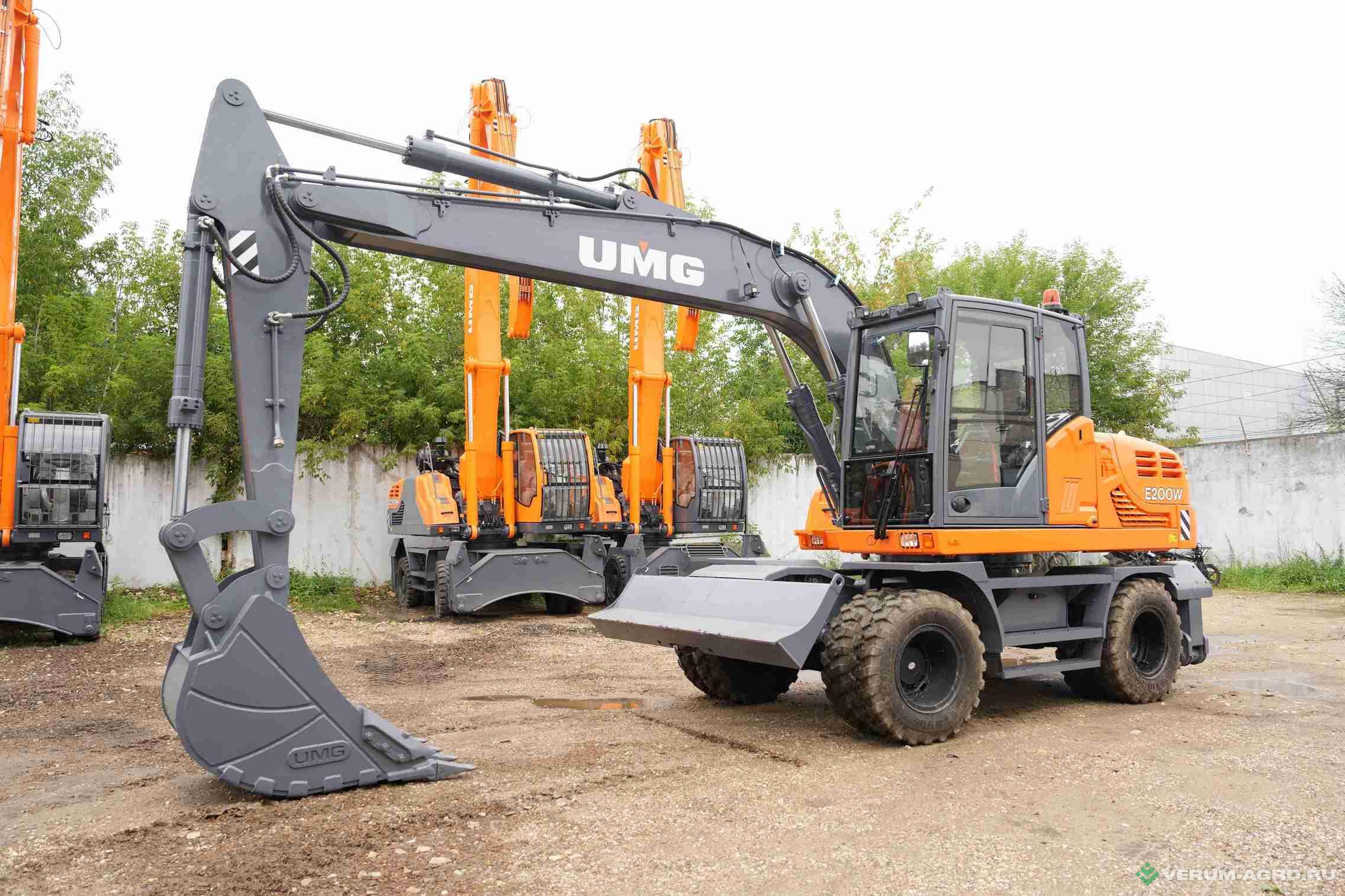 Экскаваторы - UMG Колесный экскаватор E200W 