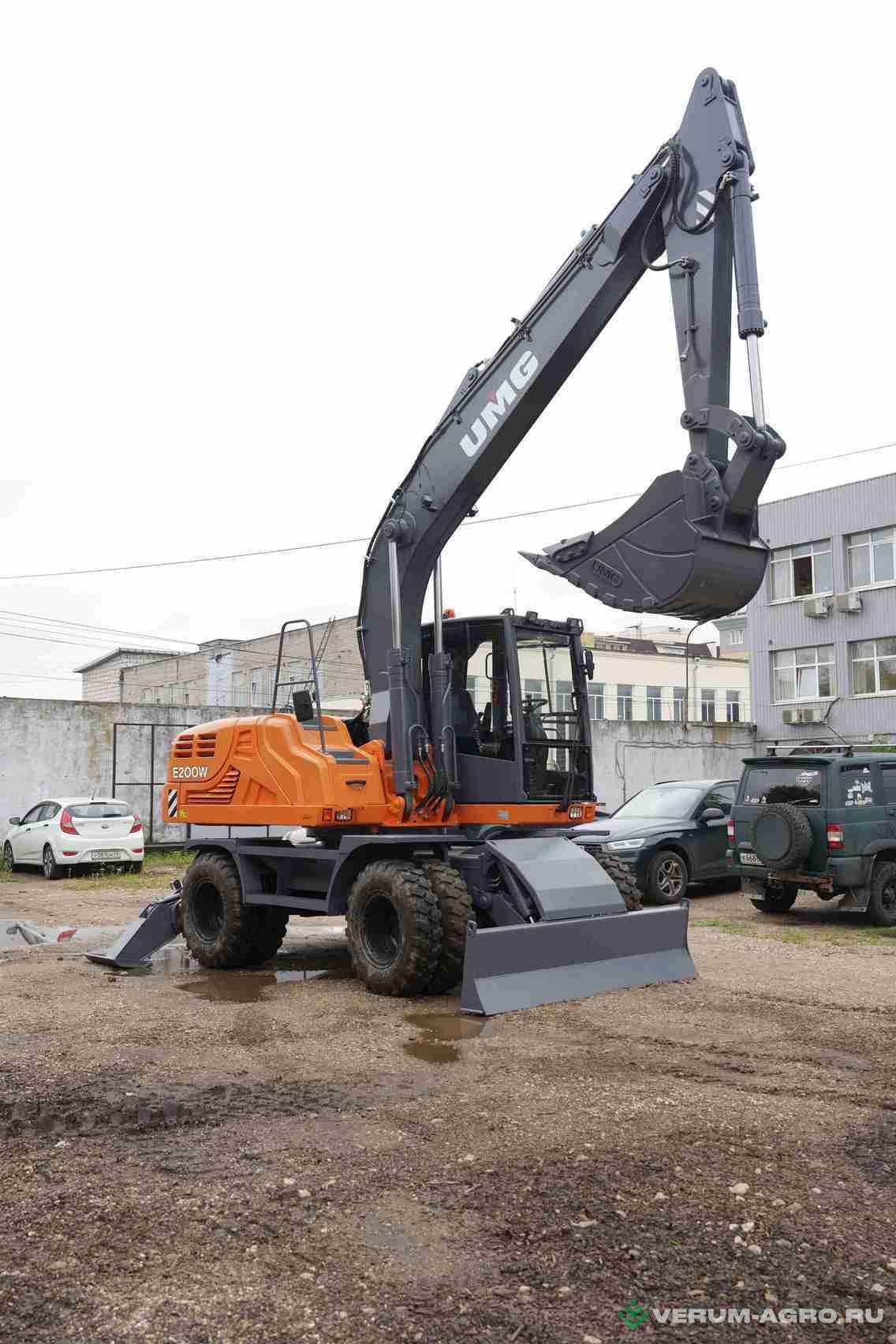 Экскаваторы - UMG Колесный экскаватор E200W 