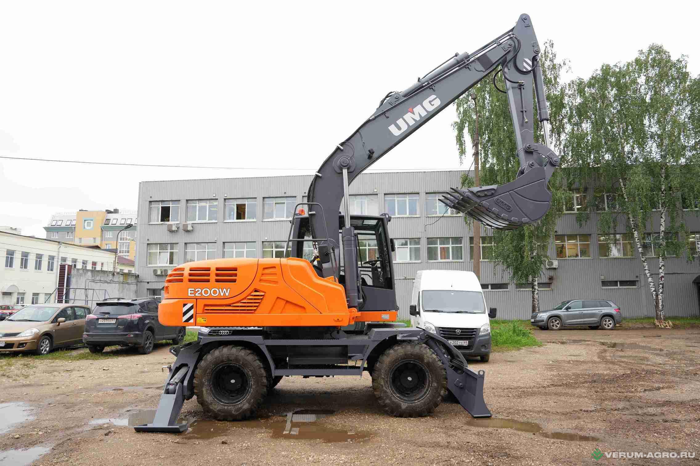 Экскаваторы - UMG Колесный экскаватор E200W 