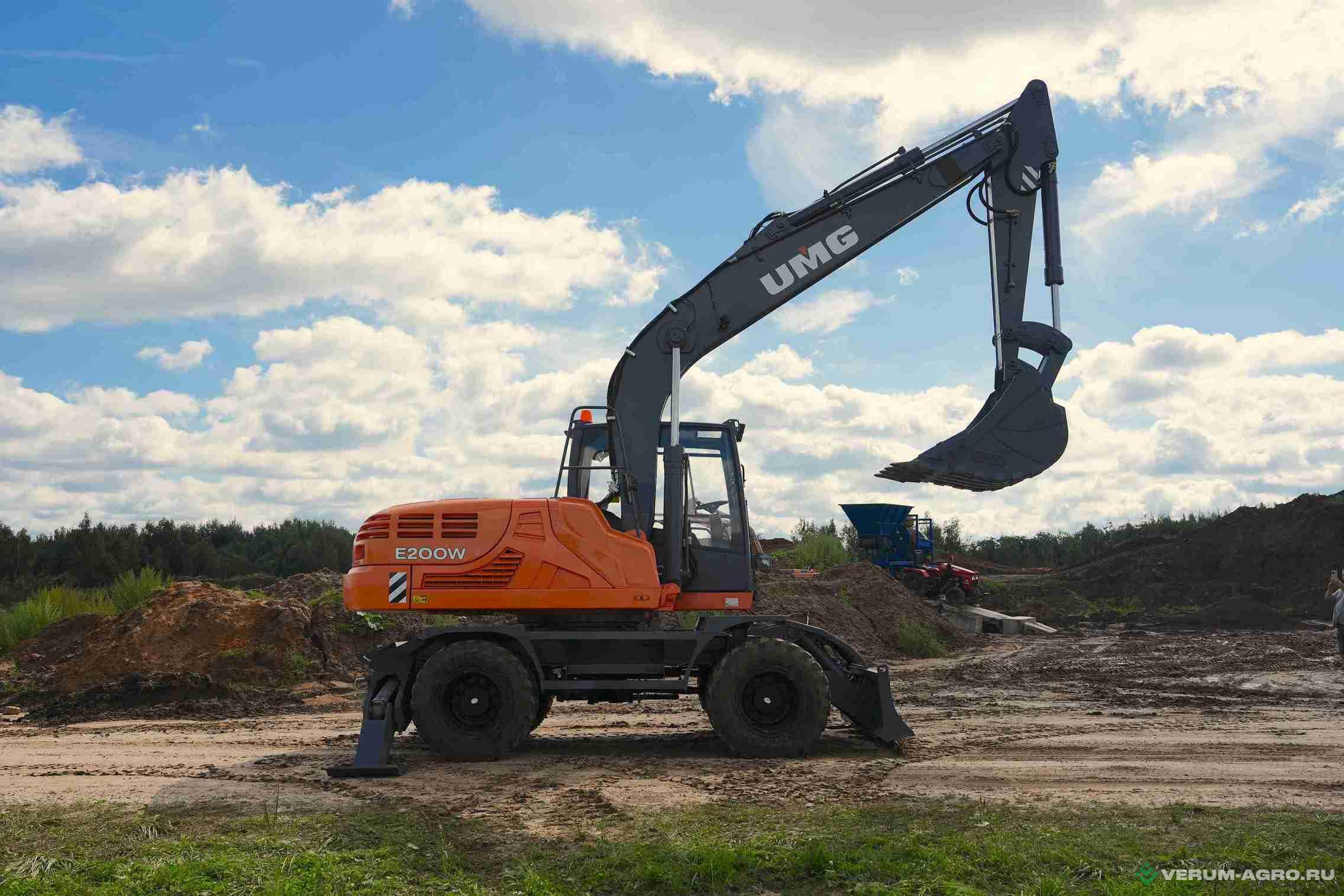 Экскаваторы - UMG Колесный экскаватор E200W 