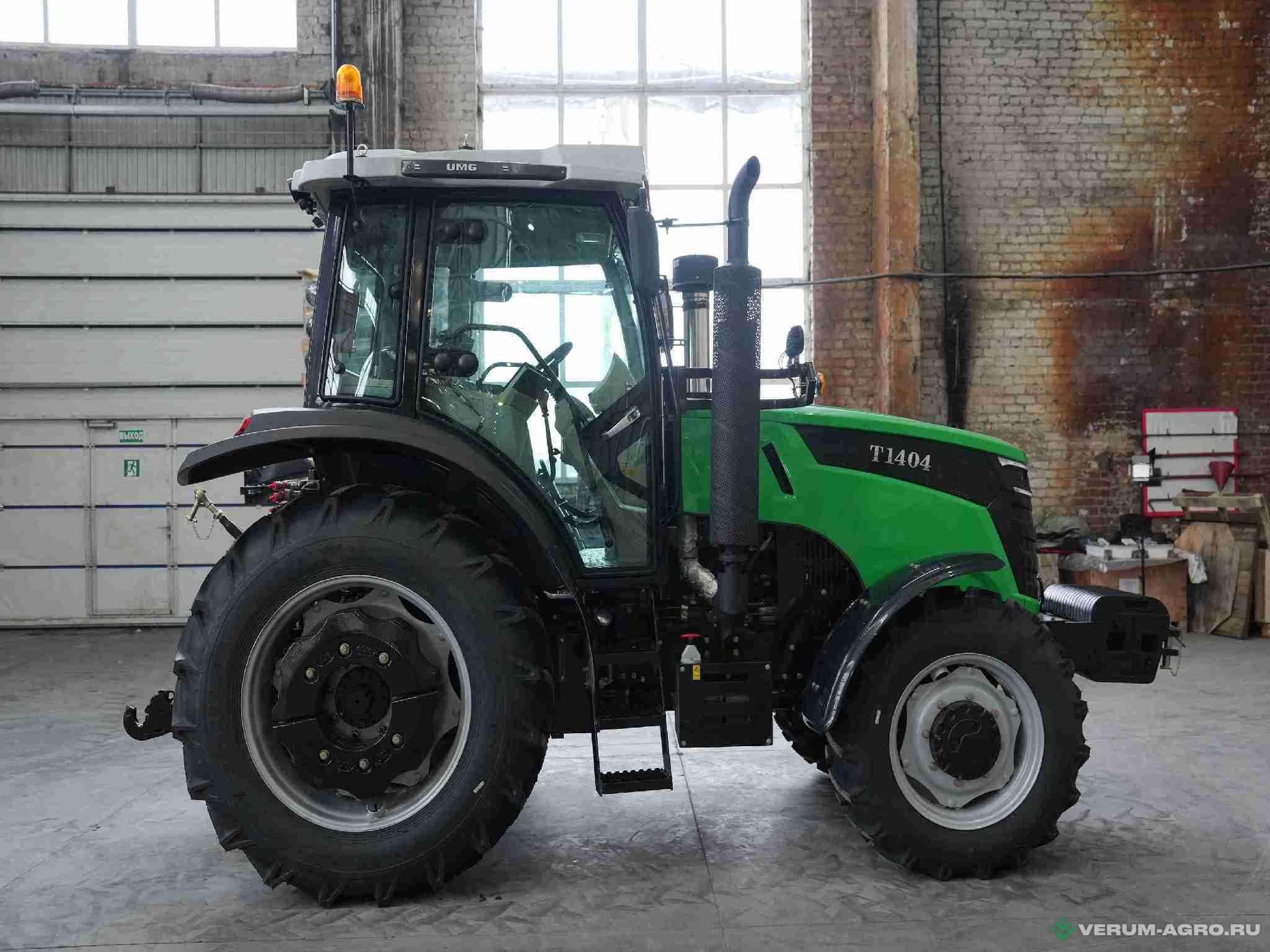 Колесные тракторы - UMG Трактор T904 Plus
 