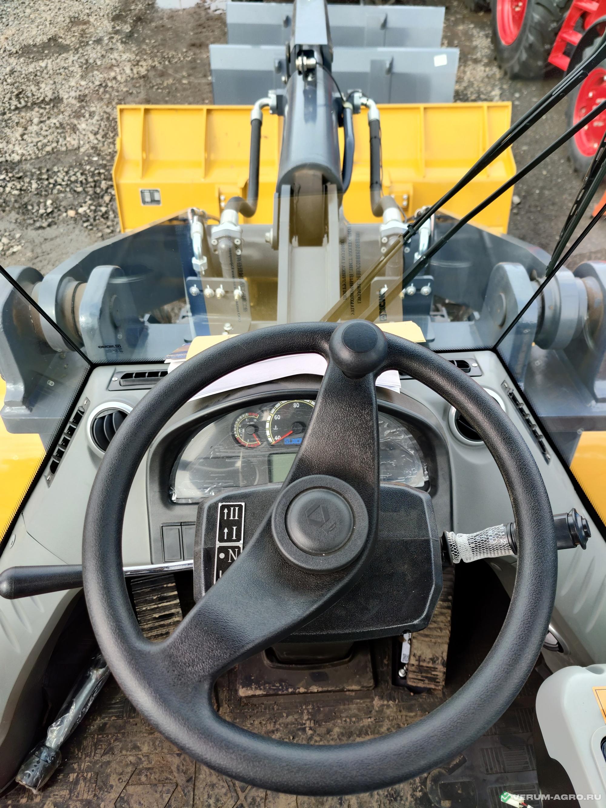 Фронтальные погрузчики - XCMG LW330RU 