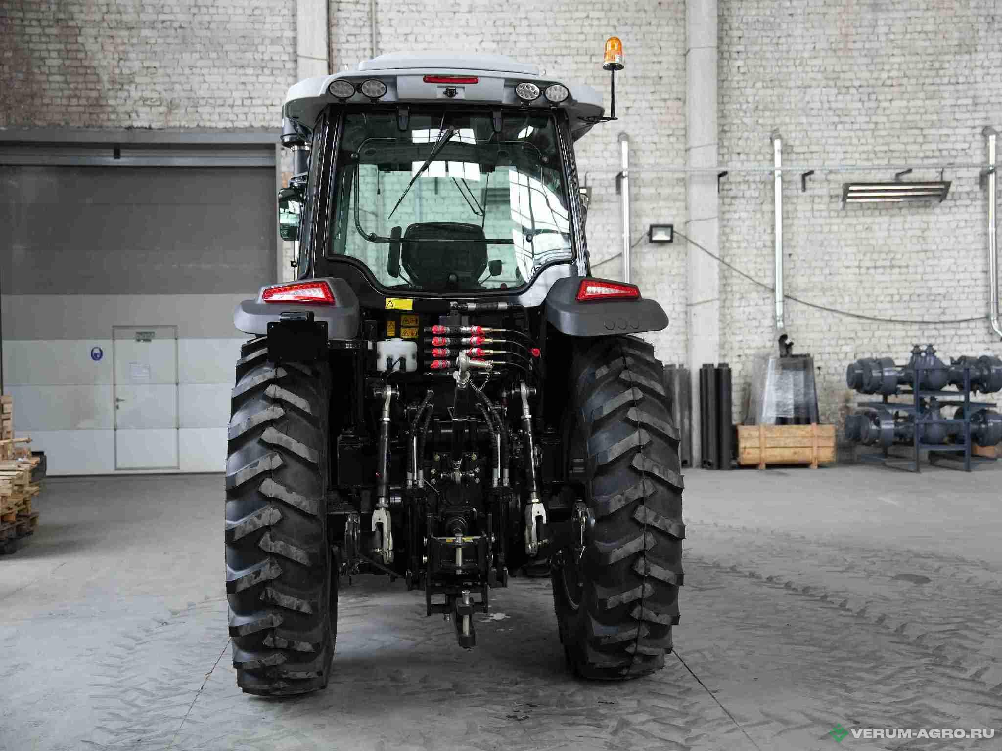 Колесные тракторы - UMG Трактор T1804 