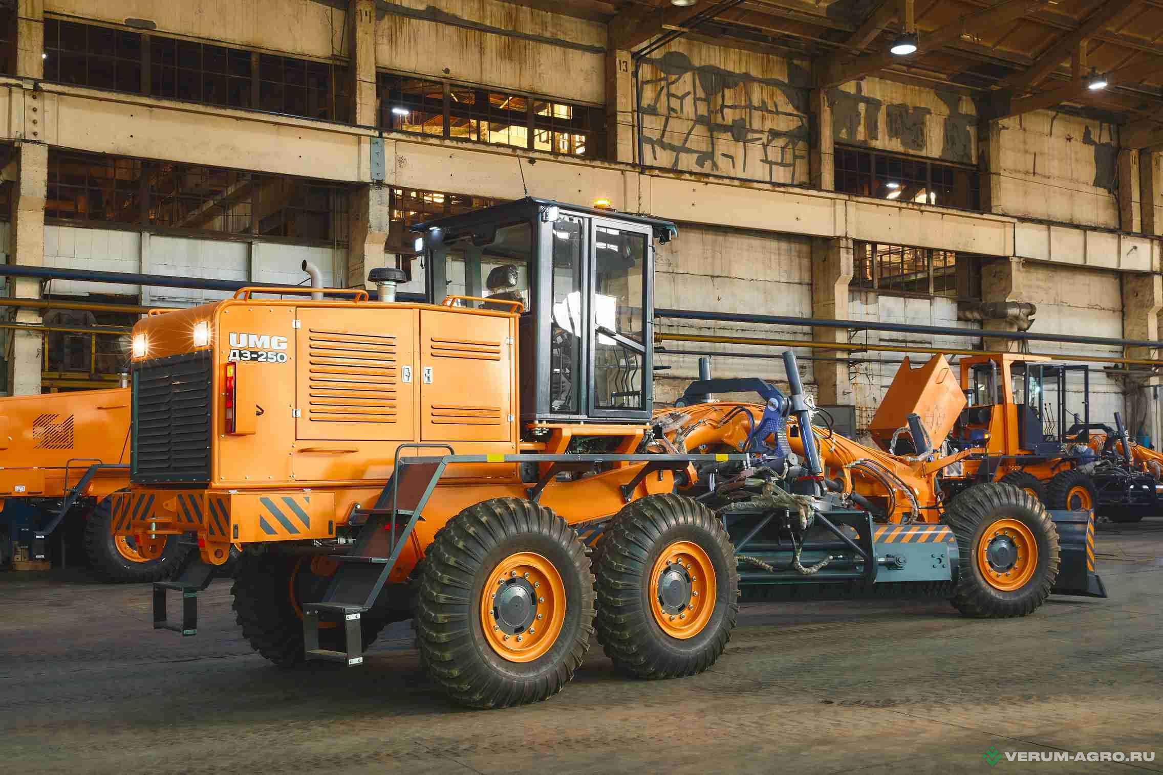 Грейдеры - UMG Автогрейдер ДЗ-250 