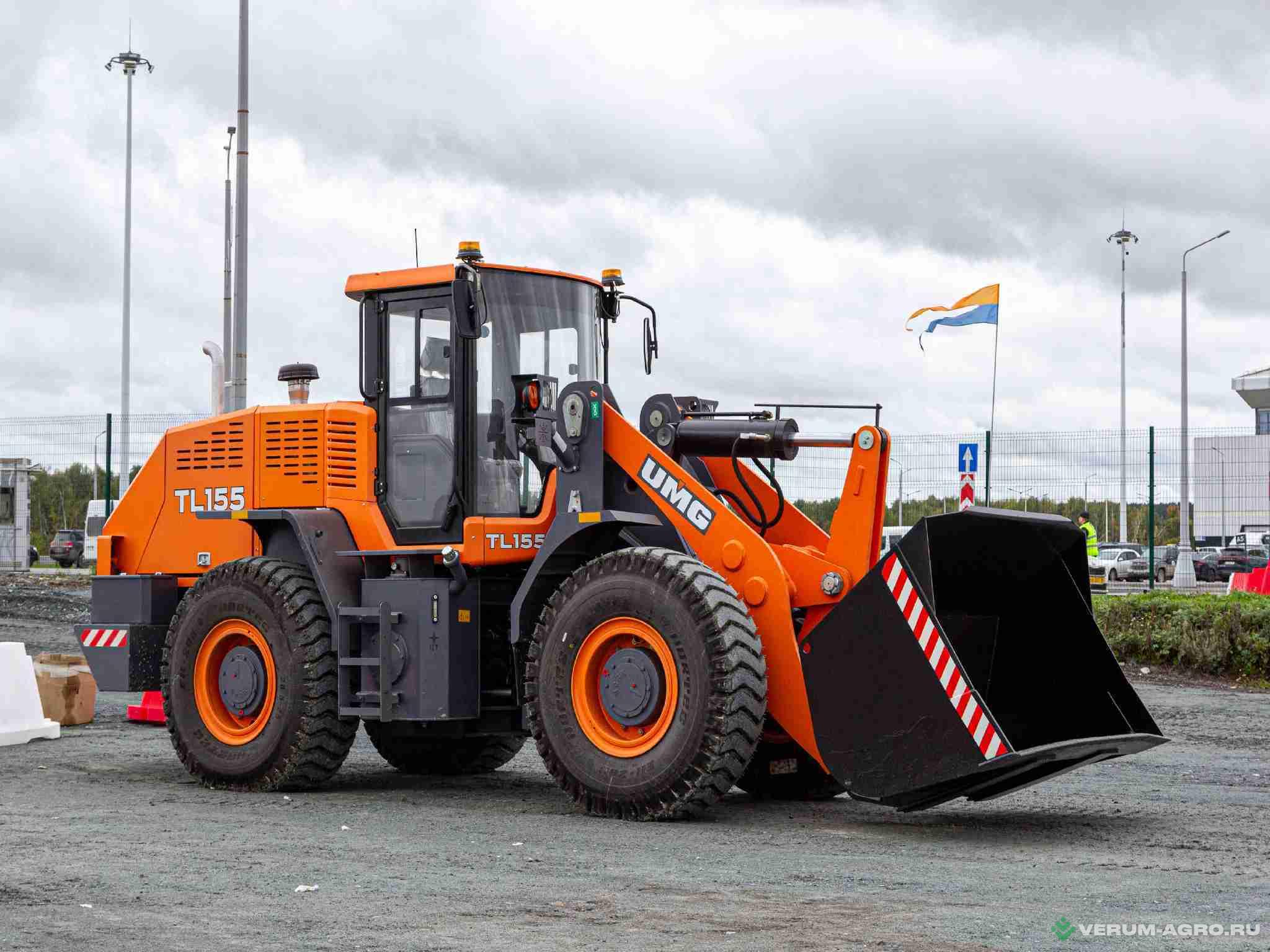 Фронтальные погрузчики - UMG Фронтальный погрузчик (колесный) TL155 