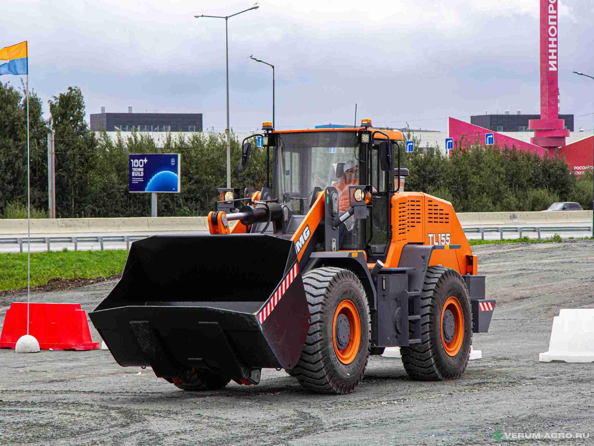 Фронтальные погрузчики - UMG Фронтальный погрузчик (колесный) TL155 
