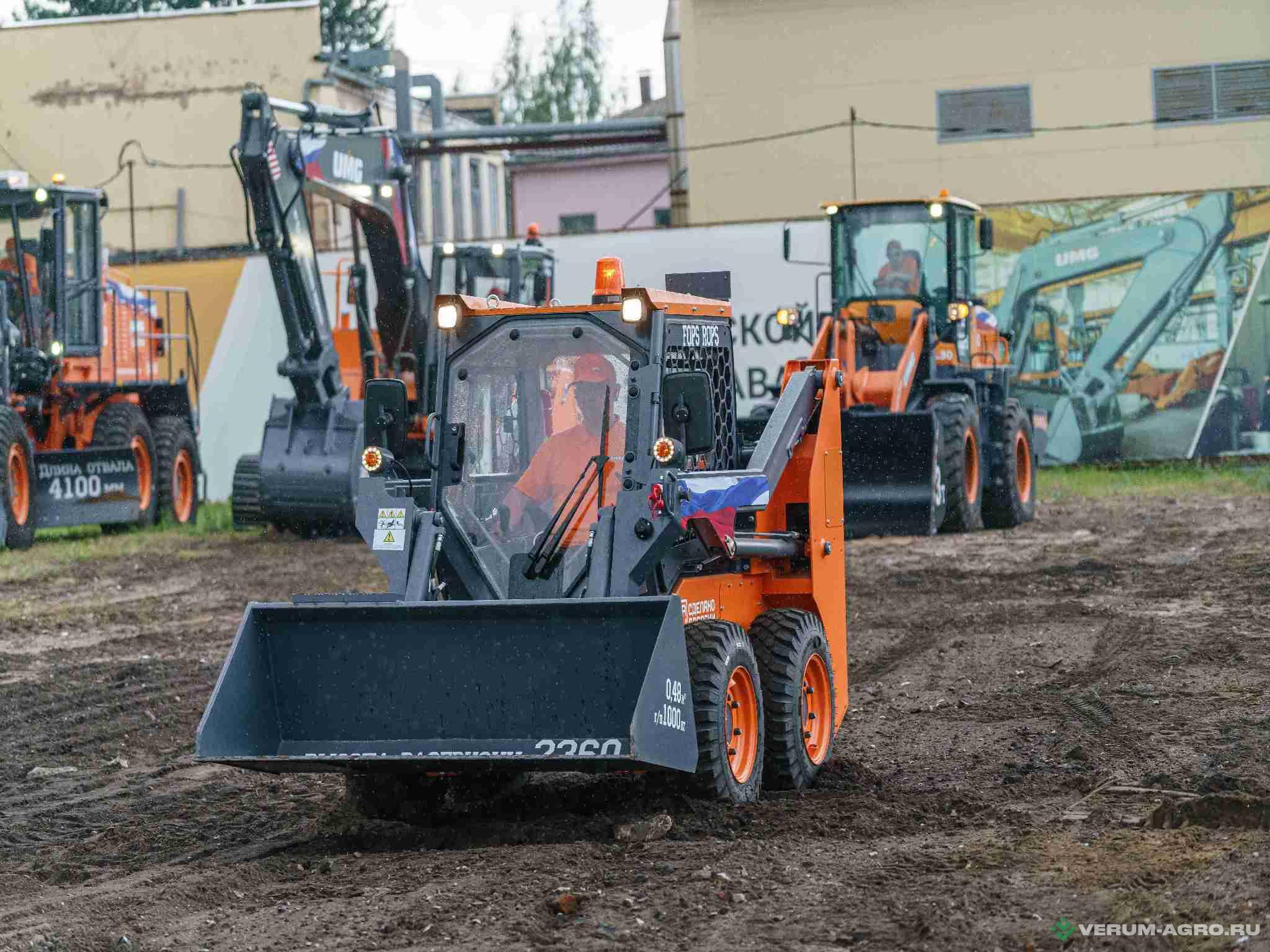 Мини-погрузчики - UMG Мини-погрузчик SL1000 