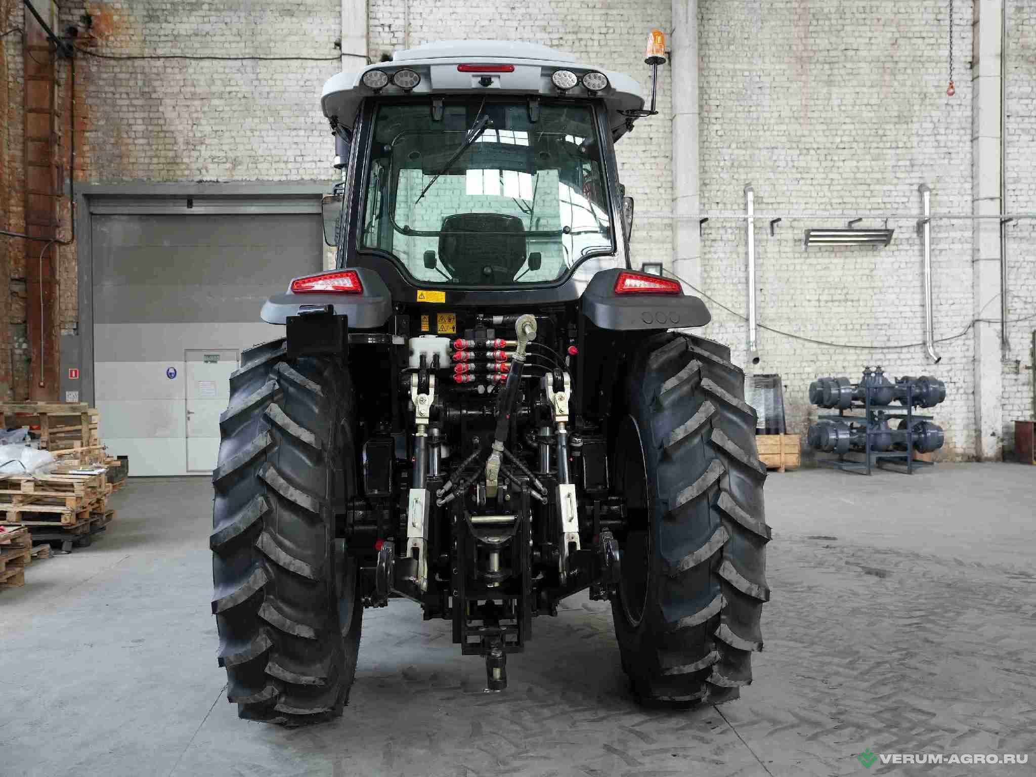 Колесные тракторы - UMG Трактор T2204 