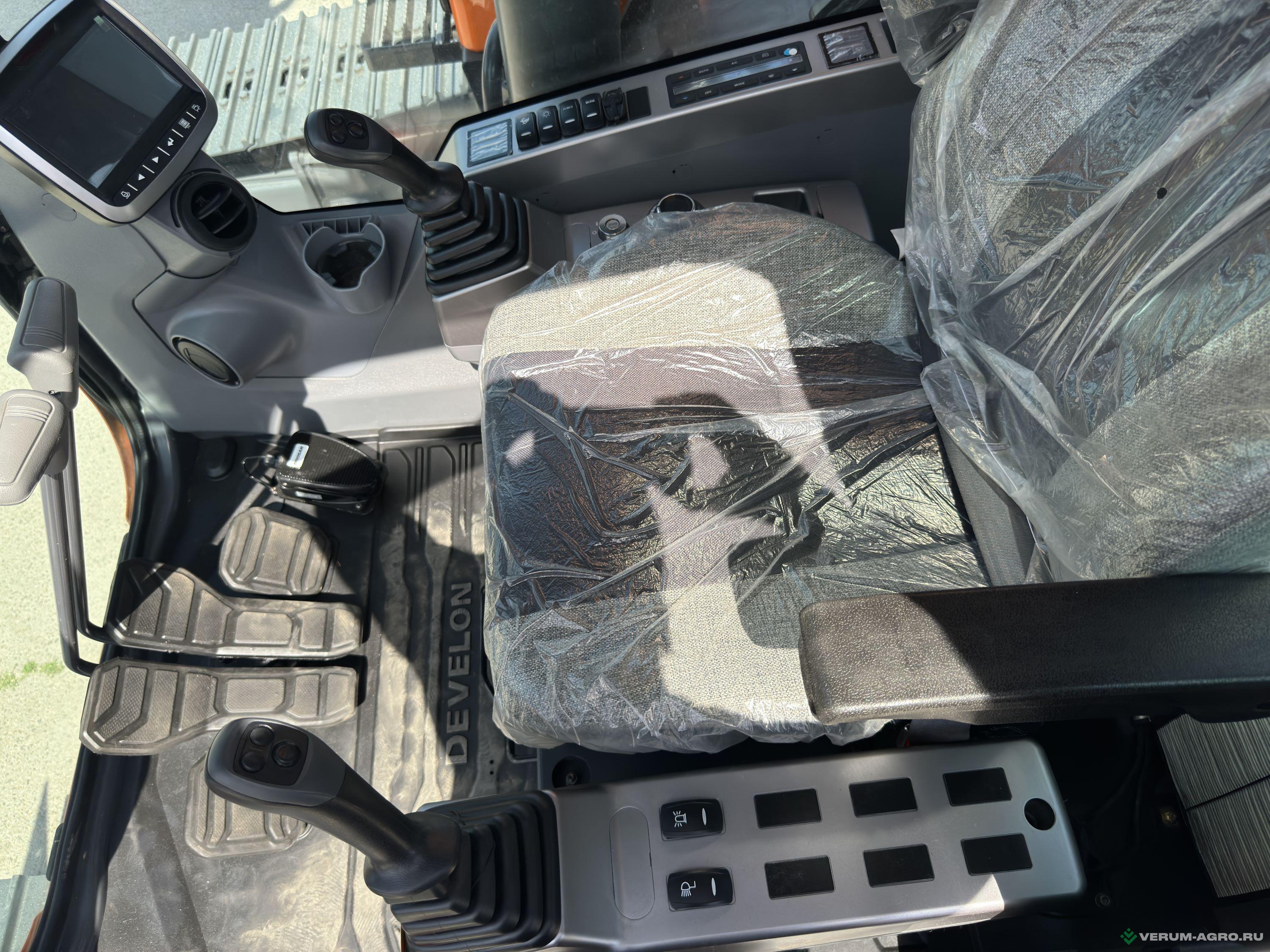 Экскаваторы - DEVELON DX260LC-7M Гусеничный