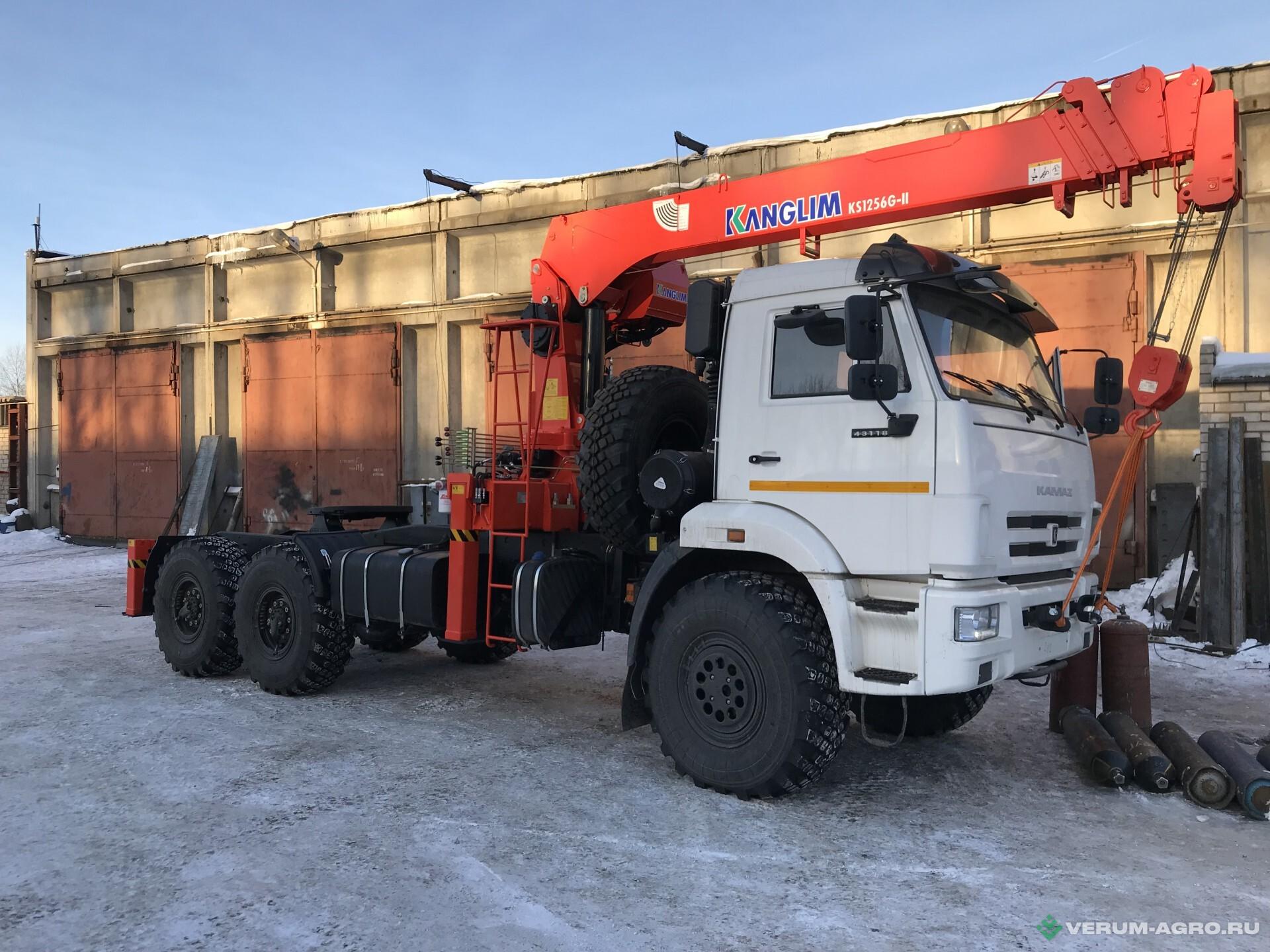 Специальные автомобили - КАМАЗ 43118-50 тягач 6х6 с КМУ Kanglim 1256 (максимальный вылет стрелы 19 м, г/п 6,5 т), опоры