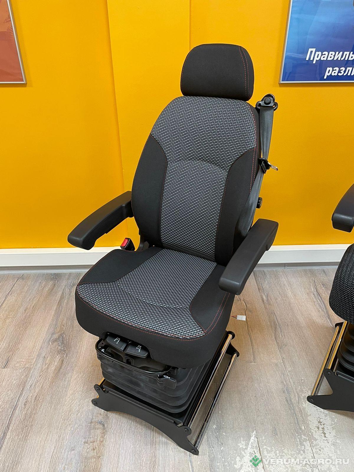 Запчасти - Водительское сиденье PILOT P215/EAV160DLF